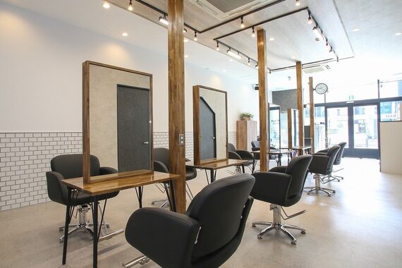 アグ ヘアー クロマ 黒崎店(Agu hair chroma)