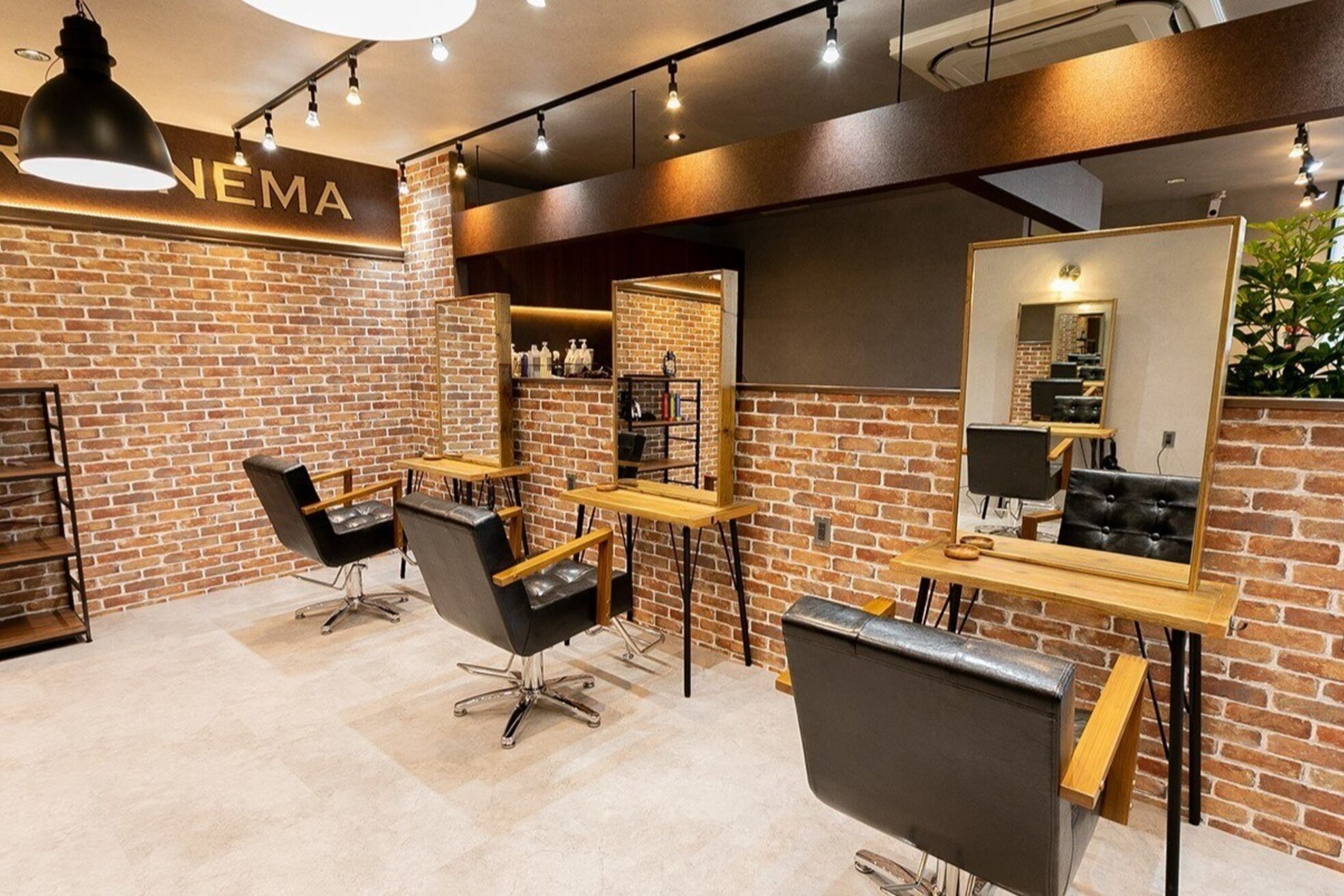 アグ ヘアー キネマ 名古屋西区店(Agu hair kinema)1