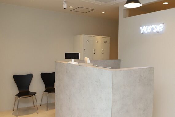 アグ ヘアー ヴァース 中川店(Agu hair verse)