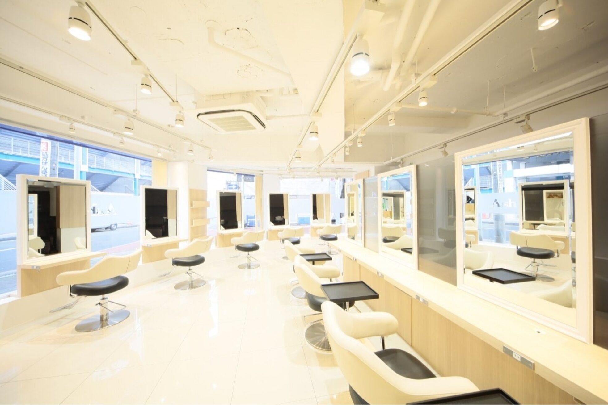 アッシュ 二俣川北口店(Ash)1