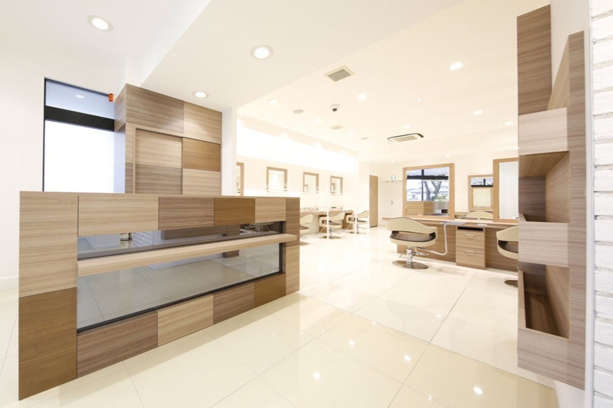 アッシュ 十日市場店(Ash)4