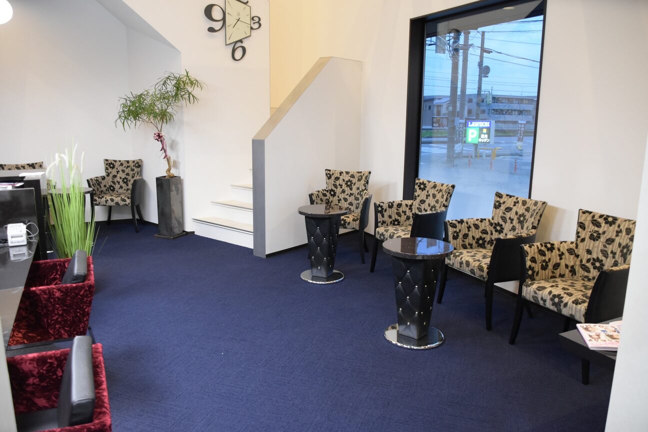 AULA戸出店（有限会社　ＬＥＧＥＮＤ　ＯＦ　Ｋ）画像2