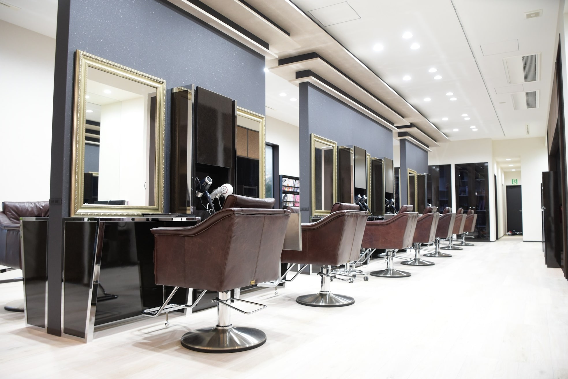 アウラ 戸出店(AULA)1