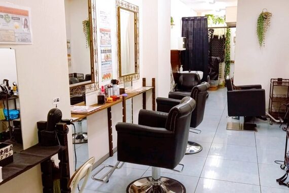 カットルームカラープラス 伊勢佐木町店