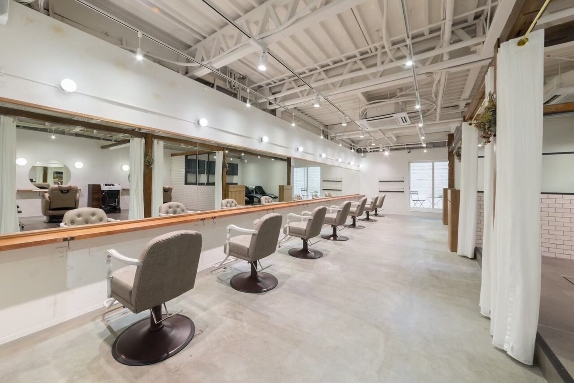 クイーン バイ ノイズ 西院(QUEEN by noism)1