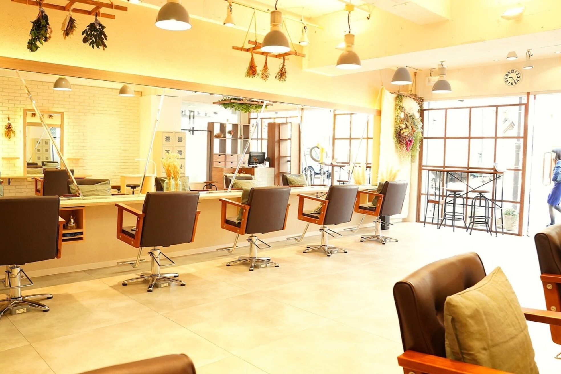 ヴィサージュヴィフ パワード バイ モンス(VISAGEVIF POWERED BY MONS)1