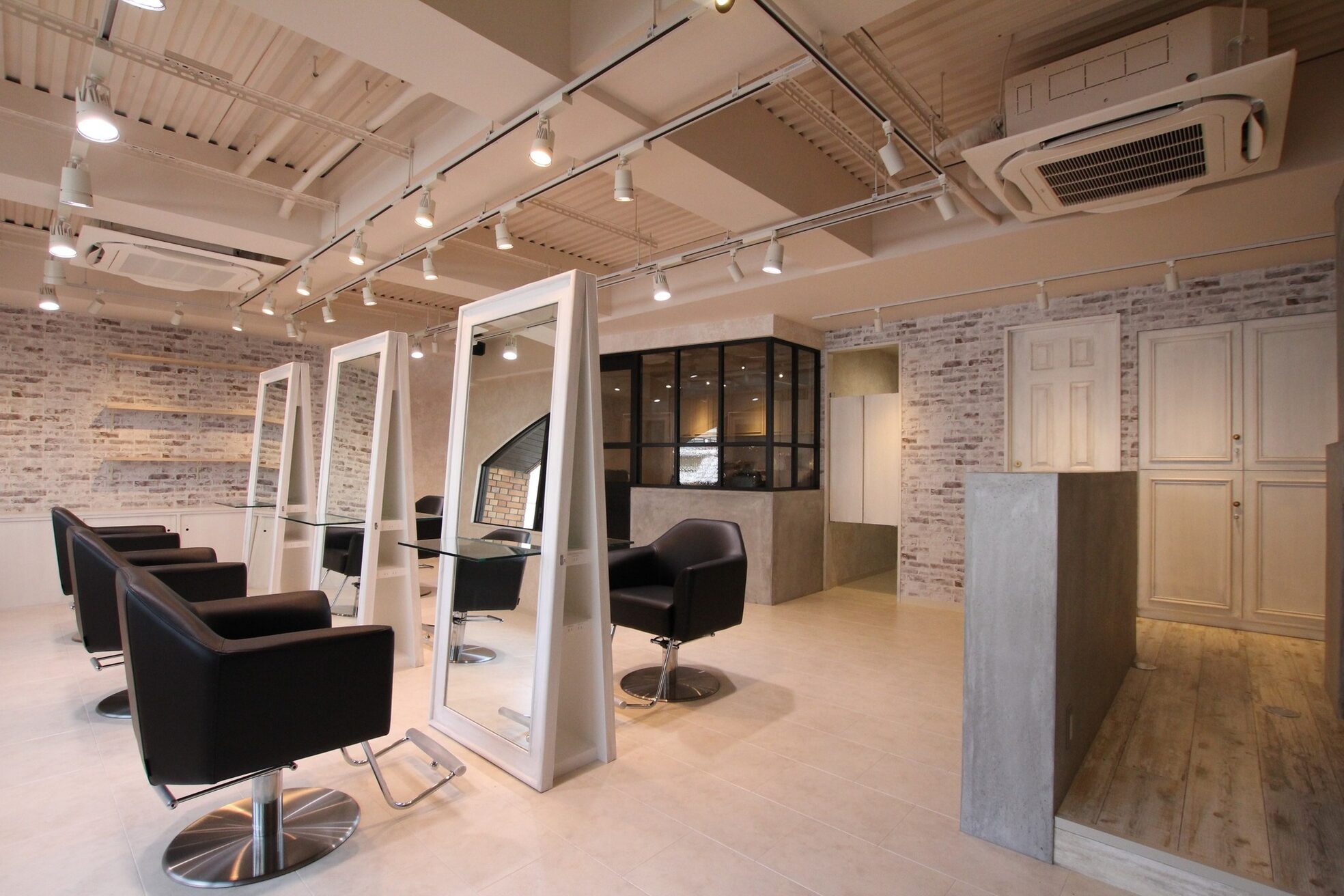 カットインシャイ 心斎橋店(Cut-in Shy)1