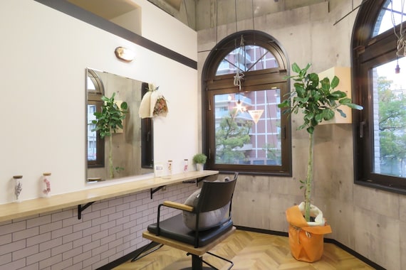 ロカ バイ ティアトロ ヘア サロン(ROCA by teatro hair salon)