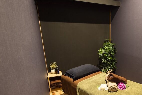 アネラ 烏丸三条店(anela)