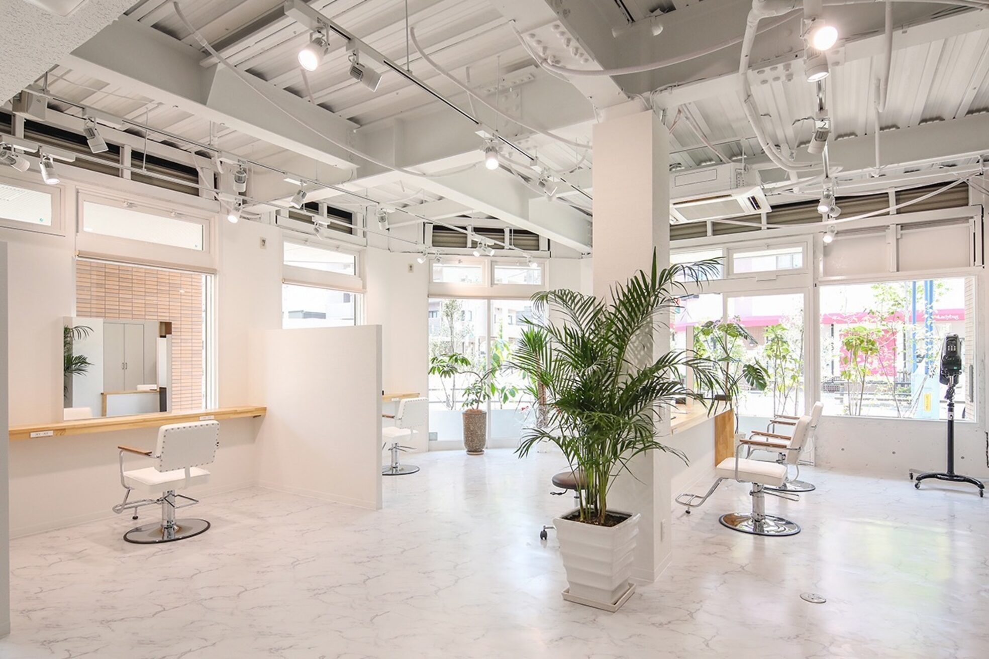 アントワープヘアー 知多半田駅前店(Antwerp hair)1