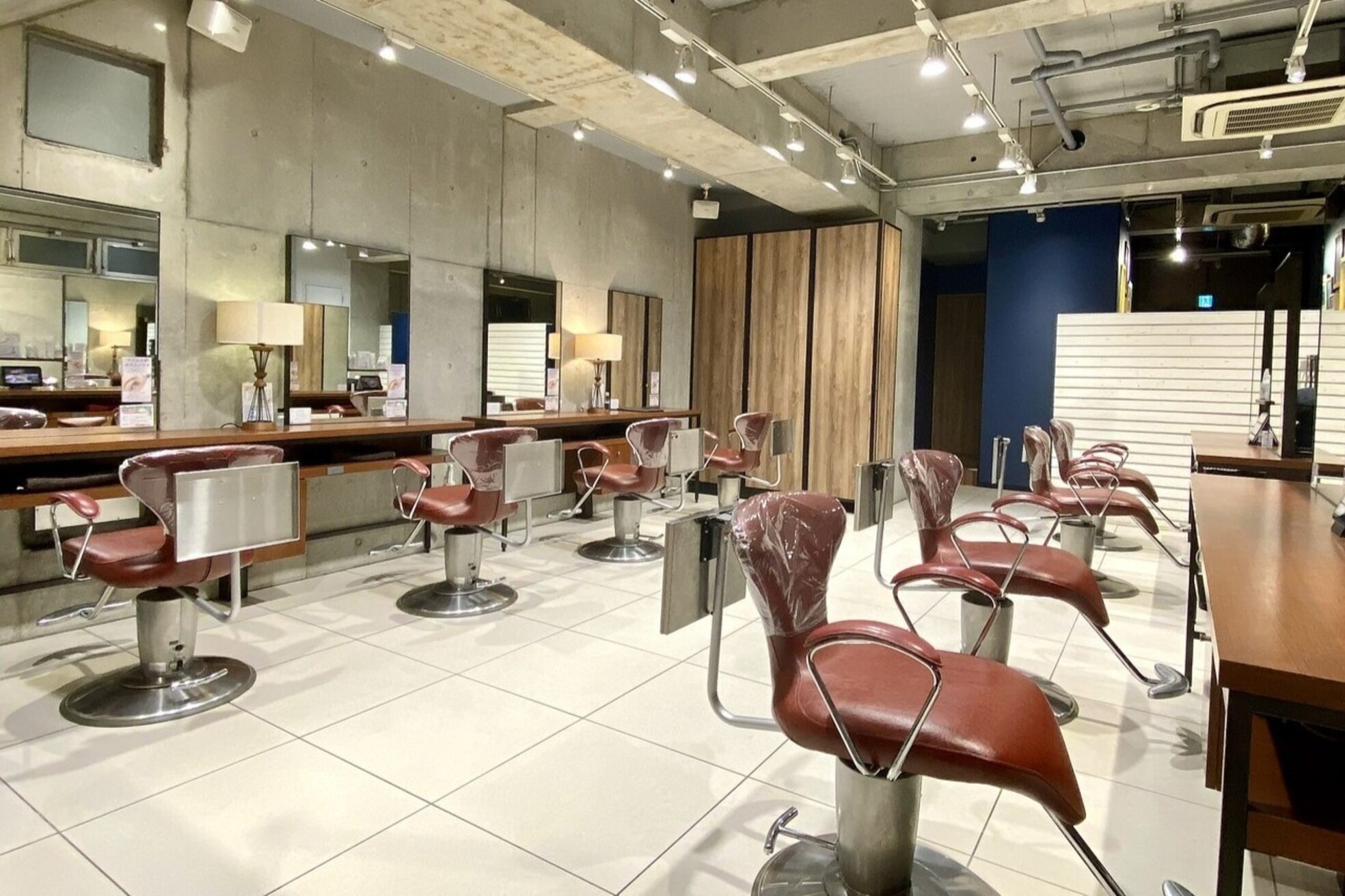 アース 大和店(HAIR&MAKE EARTH)1