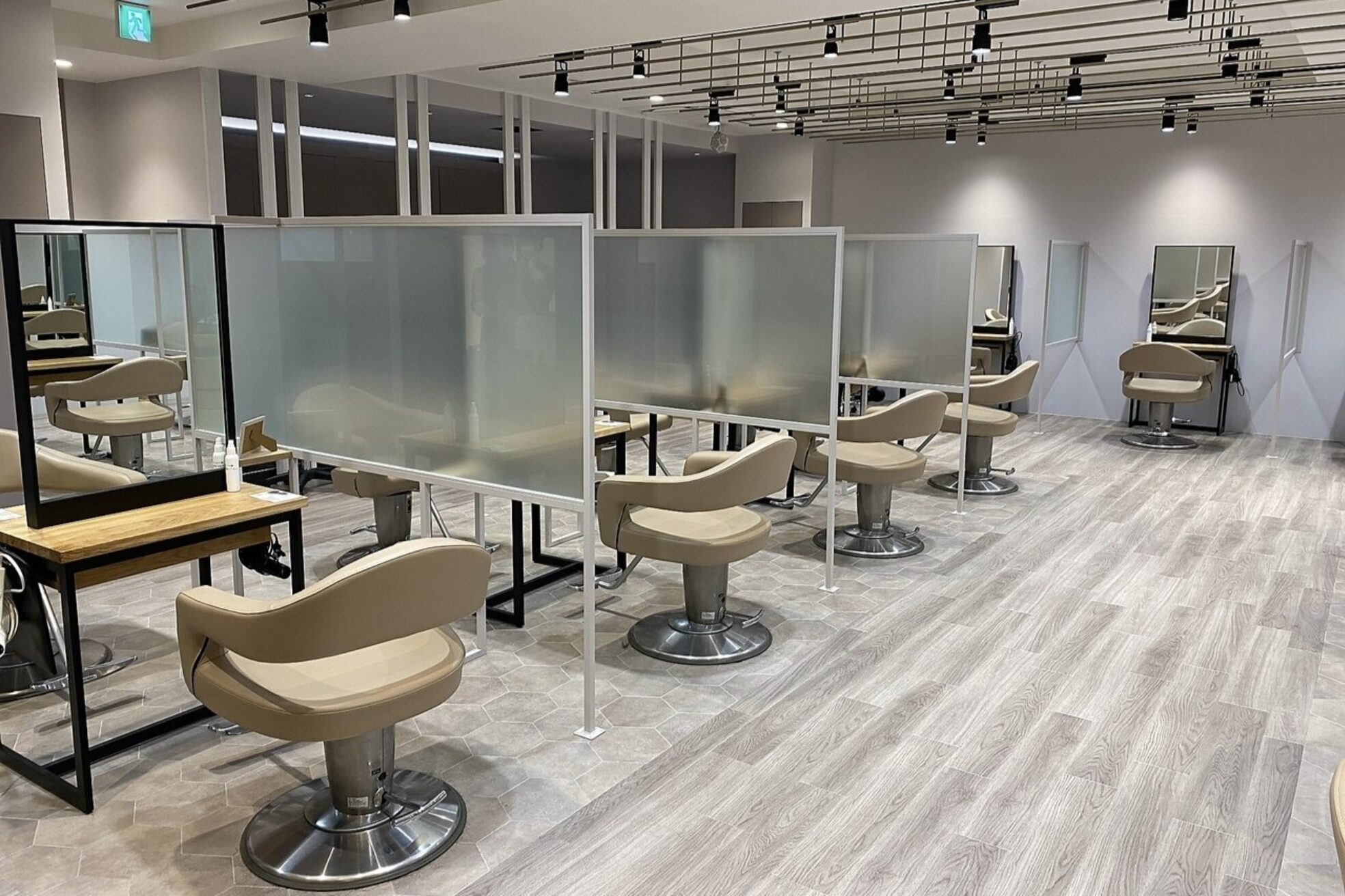 アース センター南店(HAIR&MAKE EARTH)1