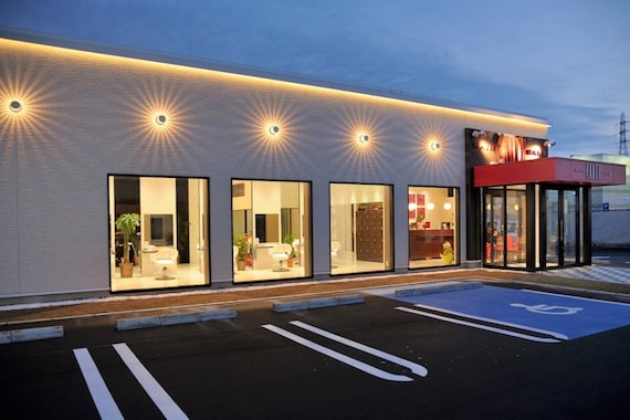 アース 小松店(HAIR&MAKE EARTH)