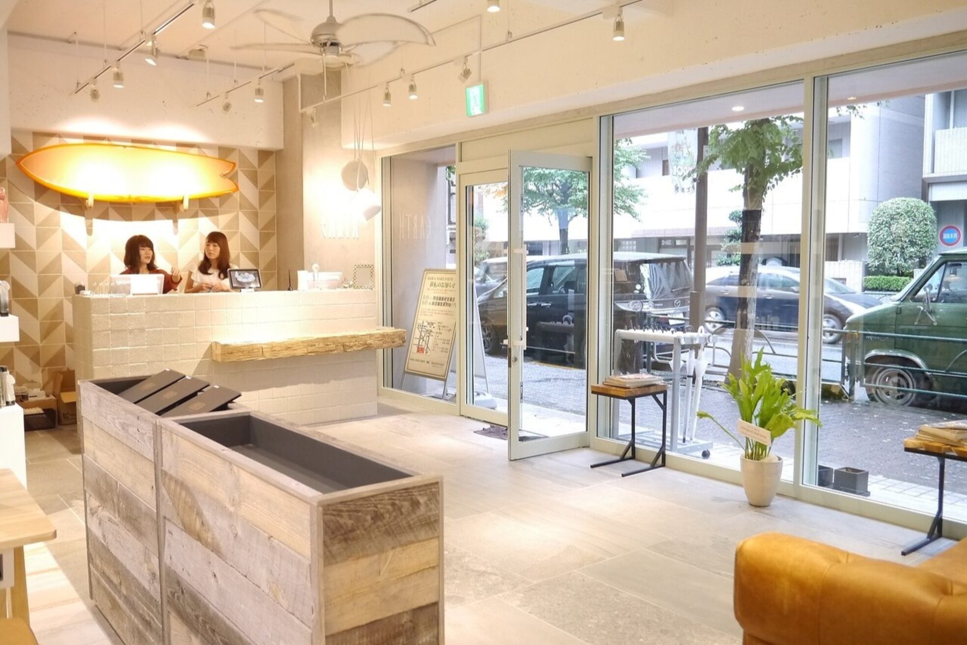 アース オーセンティック 三鷹店(EARTH Authentic)1