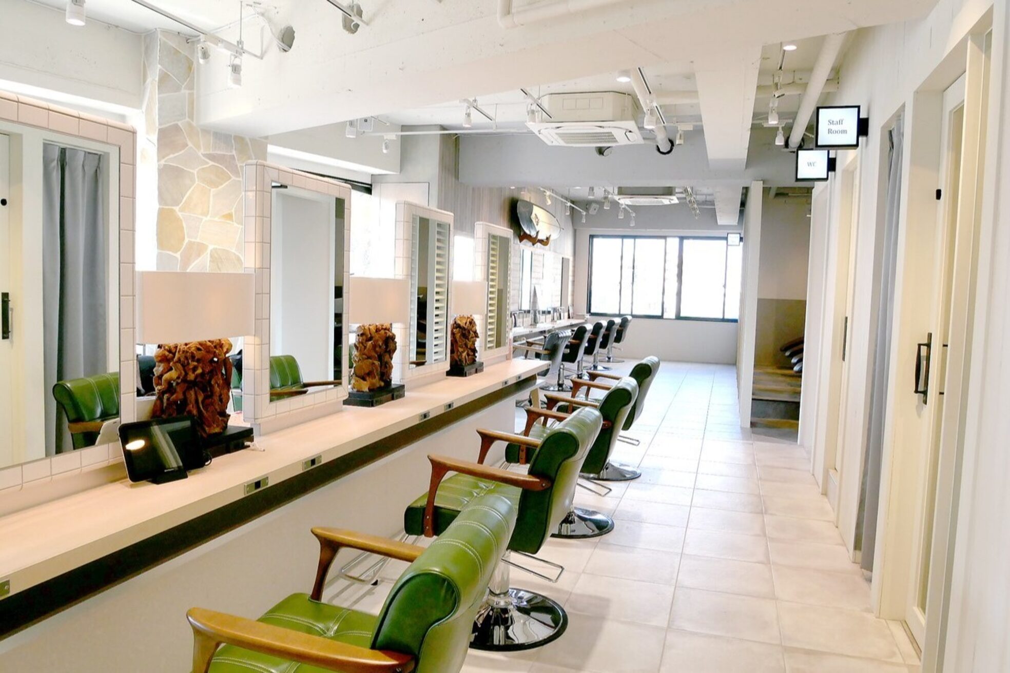 アース 志木店(HAIR & MAKE EARTH)1