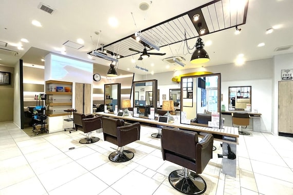 アース オーセンティック アクロスプラザ 与次郎店(EARTH Authentic)