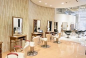 アース 本厚木店(HAIR & MAKE EARTH)