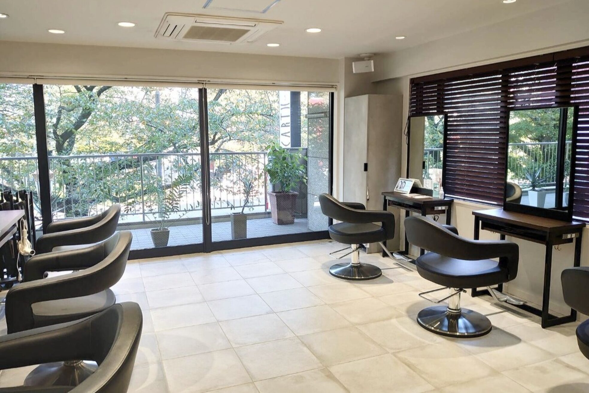 アース 国立店(HAIR&MAKE EARTH)1