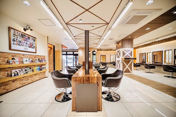 アース 大分森町店(HAIR&MAKE EARTH)