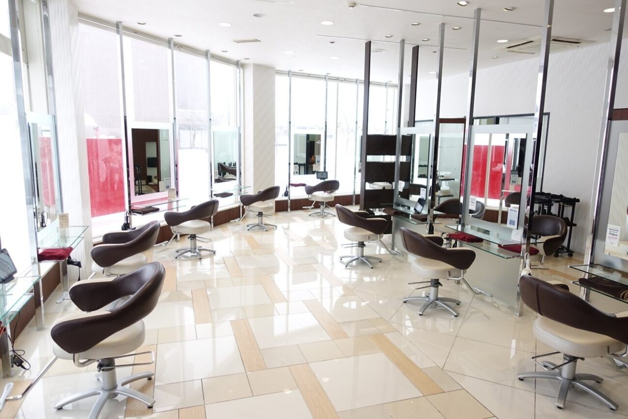 アース 五所川原店(HAIR & MAKE EARTH)1