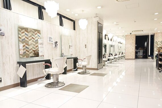 アース 稲毛海岸店(HAIR&MAKE EARTH)