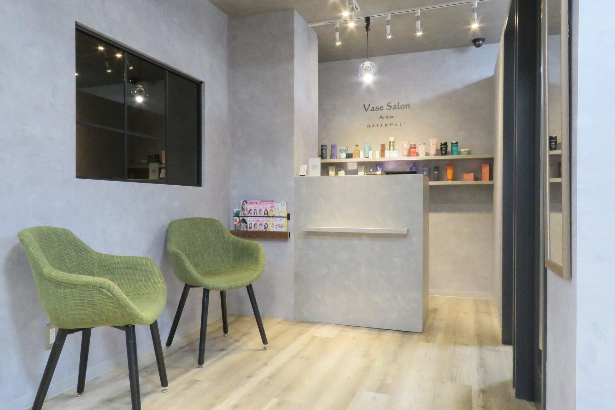 ヴェイスサロンアンバー(Vase Salon Amber)1