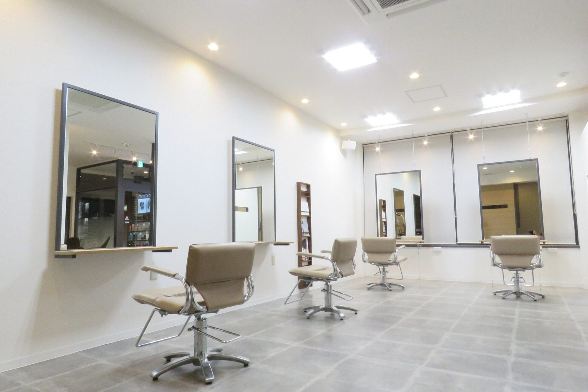 ヴェイスサロン(Vase Salon)1