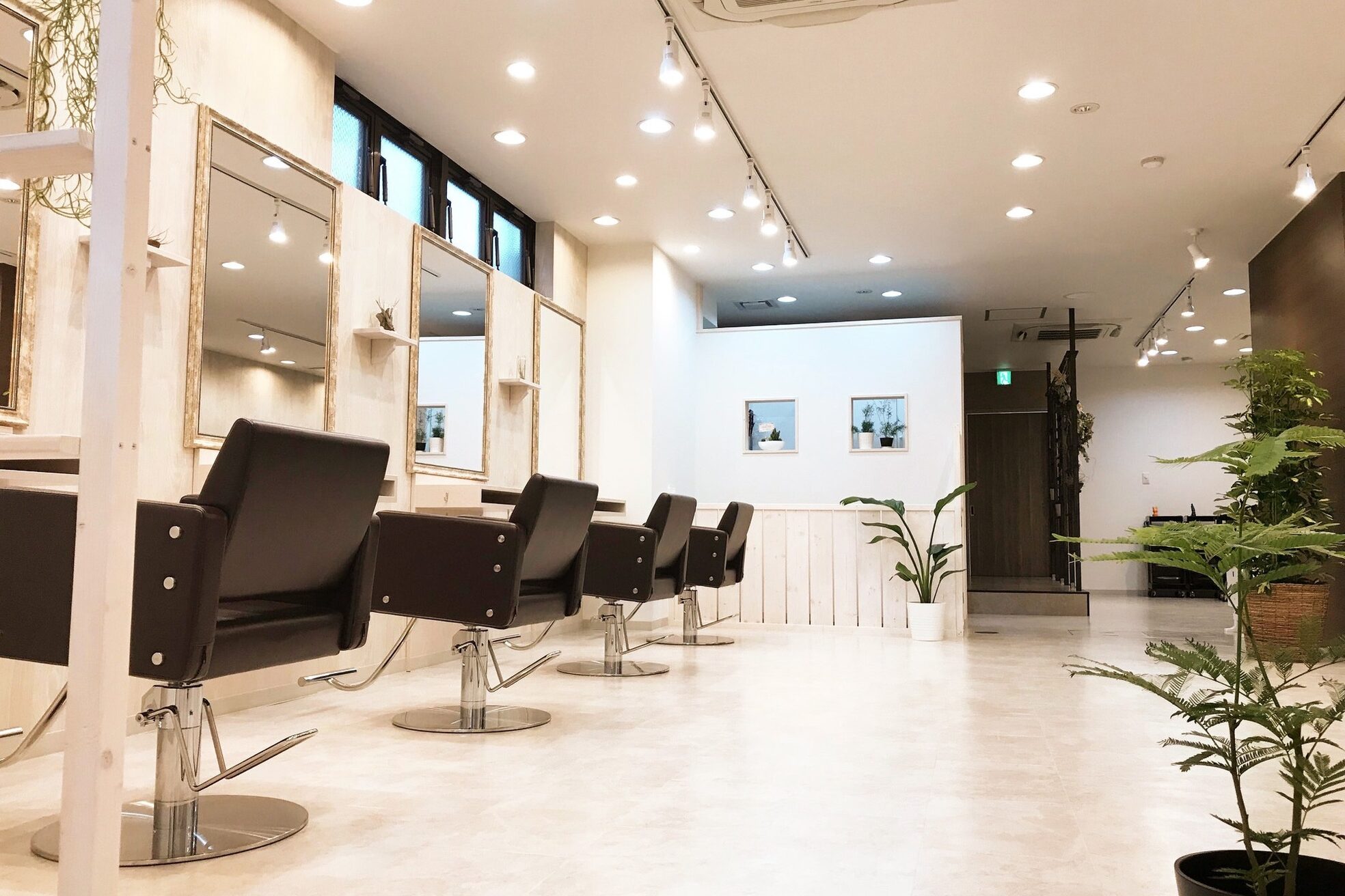 ザシラ 市川南店(THE SIRA)1