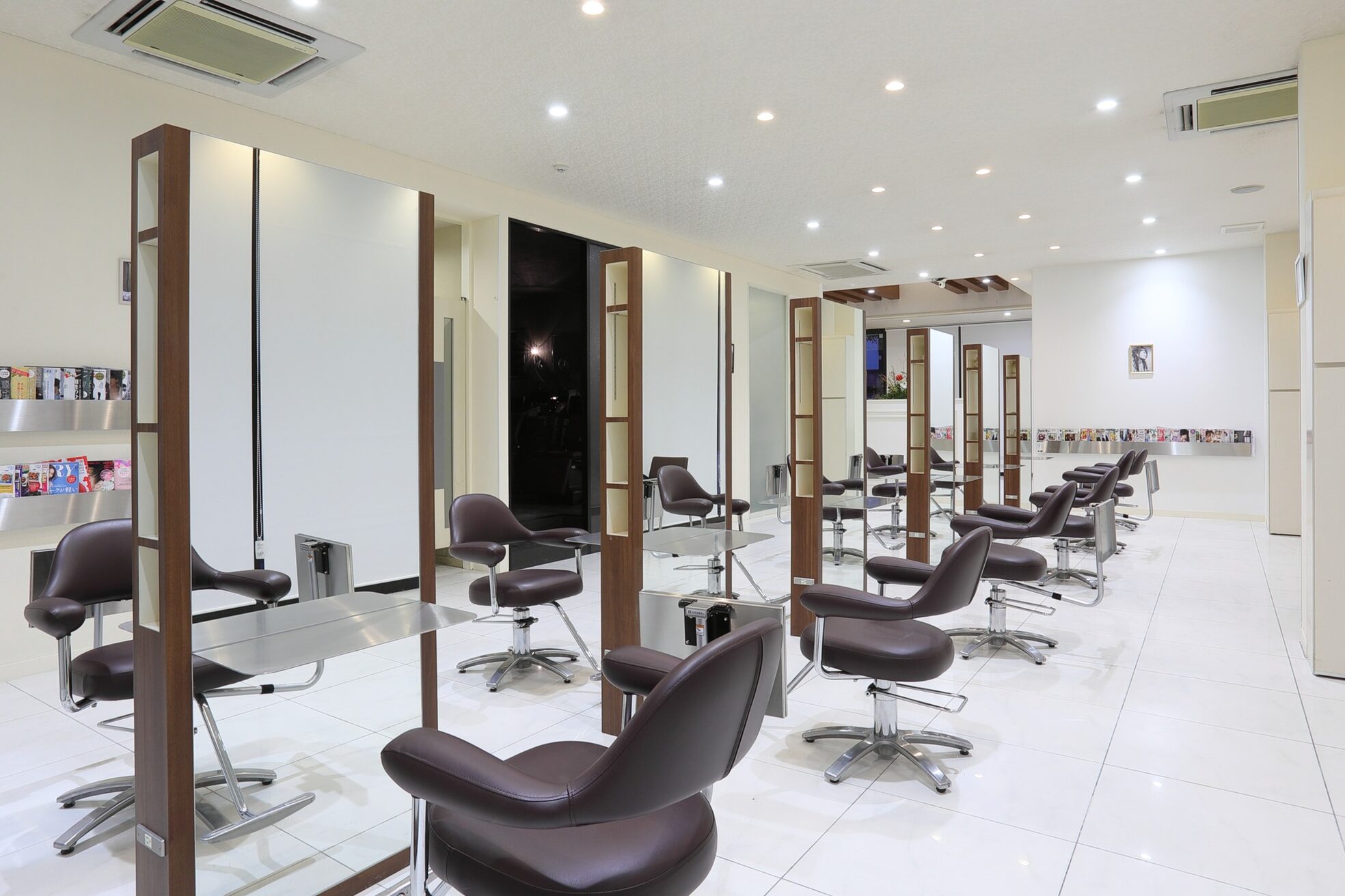 レイフィールド 岡崎六名店1