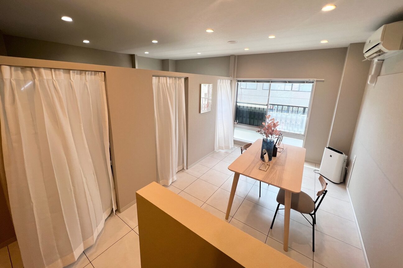 thirty three.   伊丹（合同会社ｅｂｏｎｙ　ａｎｄ　ｉｖｏｒｙ）画像1