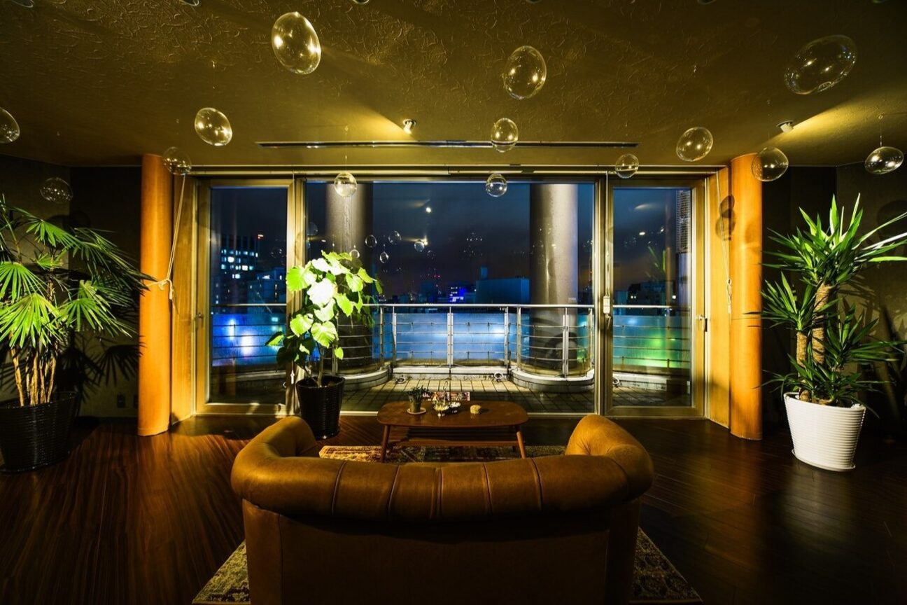 癒LIFEの広いラウンジ（ビューティー＆リラクゼーションサロン　癒ＬＩＦＥ）画像1