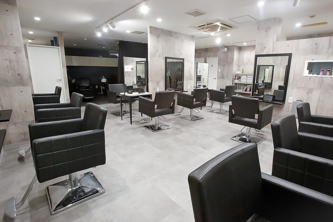 ＿ＷＨＩＴＥ＋南海難波店（株式会社　ＷＨＹＳ）画像1