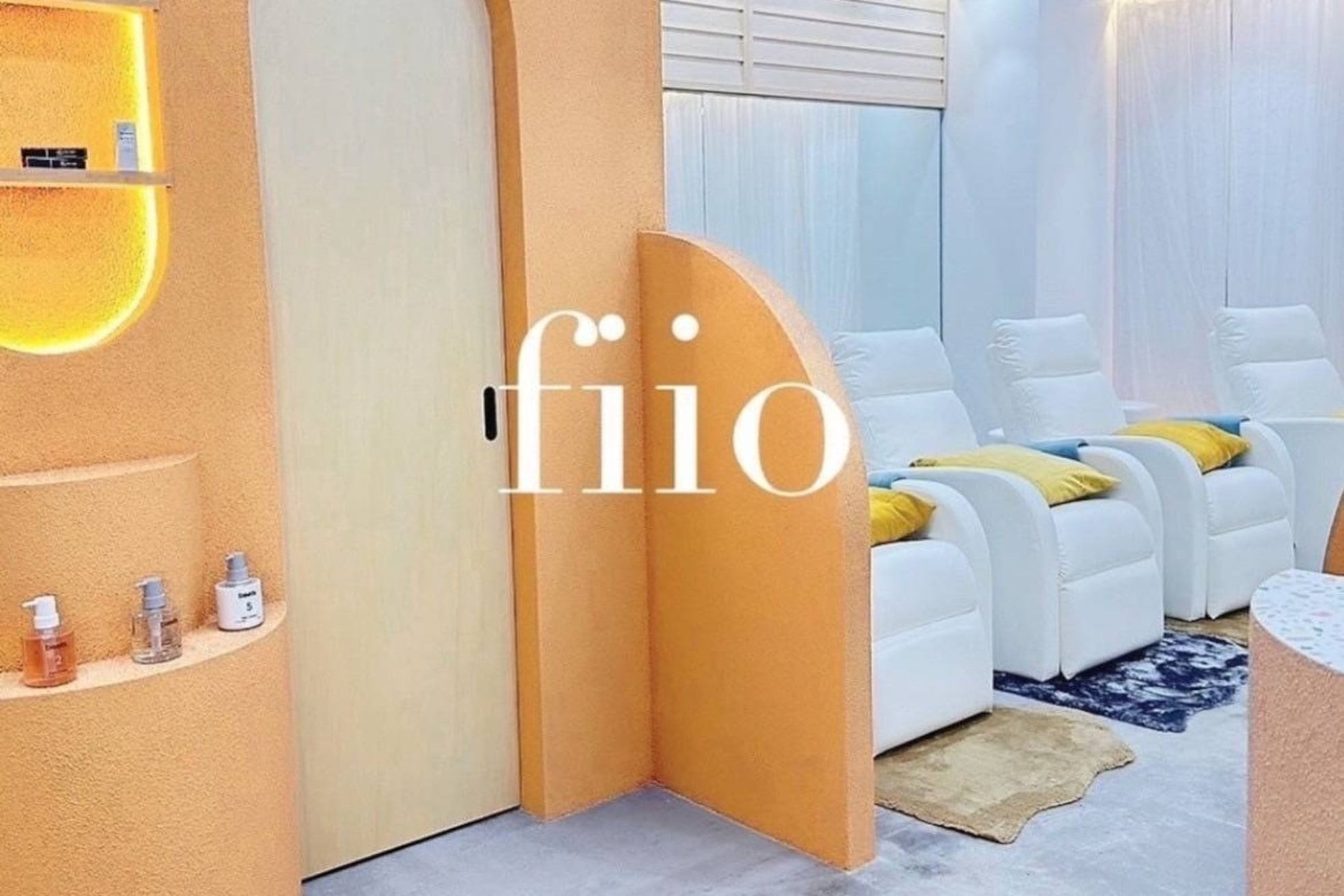 フィオブロウ 大阪西梅田北新地店(fiio brow)1