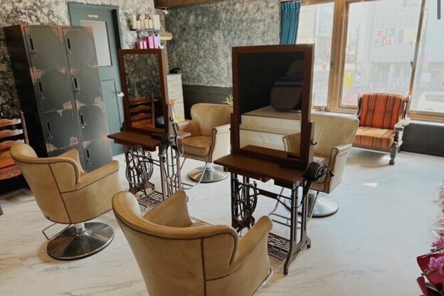 ニーゼロゼロナナ(2007)1