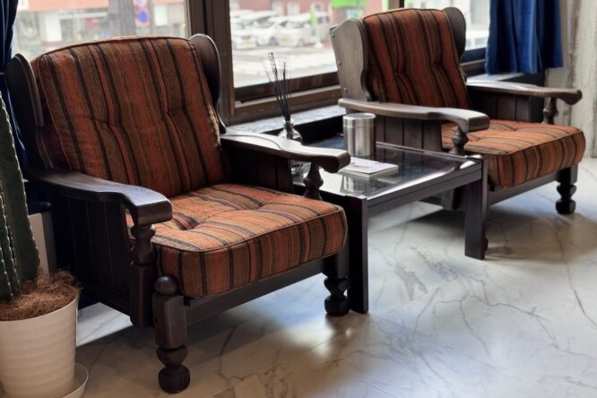 ニーゼロゼロナナ(2007)2