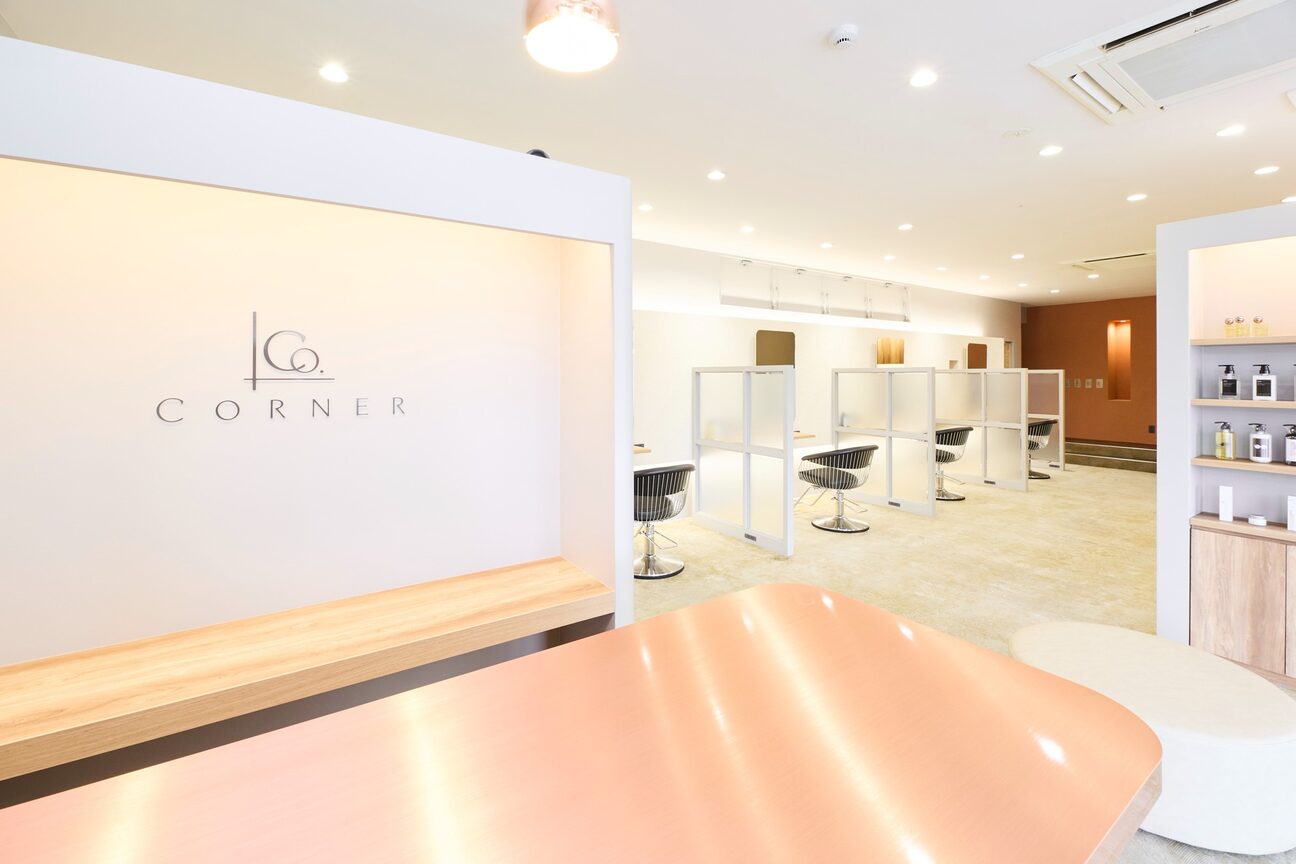 CORNER（コーナー）/全スタイリスト指名100万円達成！平均年収500万円☆（株式会社　ＵＮＩＱＳ）画像1